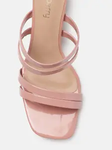 DressBerry Solid Block Sandals