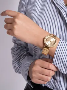 GUESS Women Embellished Dial & Bracelet Style Straps Analogue Watch GW0588L1