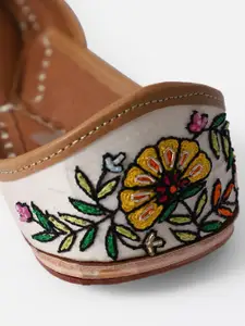 GLAM STORY Women Embellished Leather Ethnic Mojaris