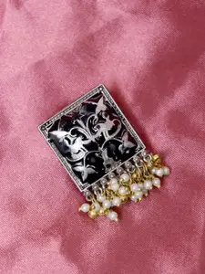 VAGHBHATT Silver Plated Square Studs Earrings