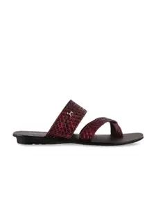 Mochi Men Maroon Textured Sandals