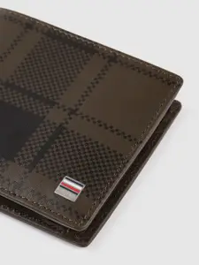 Tommy Hilfiger Men Printed Leather Two Fold Wallet