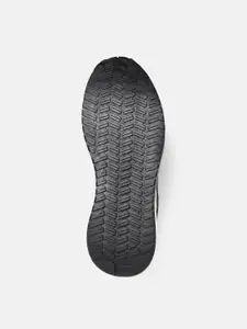 Reebok Men Brand Logo Detail Force Runner Running Shoes