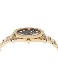 Versace Men Stainless Steel Bracelet Style Straps Analogue Watch VE2T00522