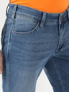 Wrangler Men Skanders Slim Fit Low-Rise Heavy Fade Cotton Jeans