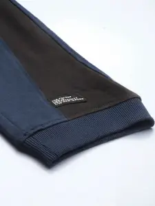 WROGN Men Solid Mid Rise Knitted Joggers