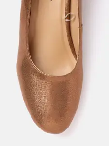 DressBerry Women Sheen Effect Block Pumps