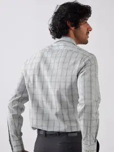 Andamen Checked Cutaway Collar Cotton Casual Shirt