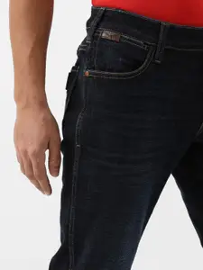 Wrangler Men Skanders Slim Fit Light Fade Stretchable Jeans
