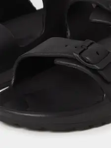 Styli Men Solid Rubber Comfort Sandals With Buckle Detail