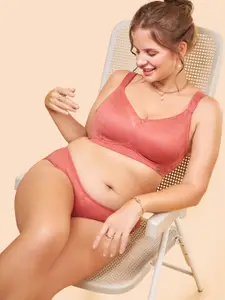 Enamor Non Padded Non Wired Full Coverage Smooth Molded Cups Lace Detailing Everyday Bra