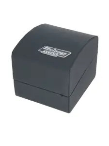 Titan Men Textured Dial & Bracelet Style Straps Analogue Watch NP90122SM01