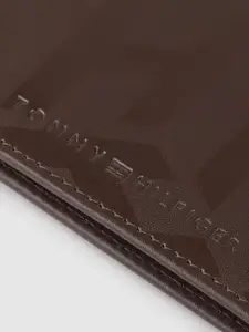 Tommy Hilfiger Men Geometric Printed Applique Leather Money Clip