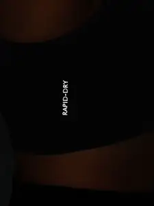 HRX by Hrithik Roshan Seamless Non-Wired Lightly Padded Full Coverage Rapid-Dry Sports Bra