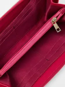 max Women Textured Money Clip