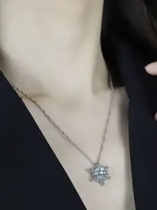 EL REGALO Blue & White Small Snowflake Pendant