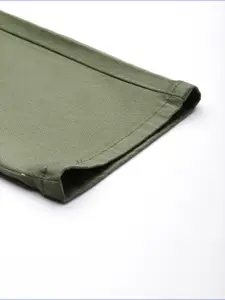 Levis Men Mid-Rise Textured Slim Fit Chinos