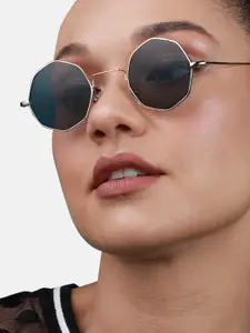 HAUTE SAUCE by  Campus Sutra HAUTE SAUCE by Campus Sutra Women Oversized Sunglasses With Polarised Lens AW23_HSSG2249