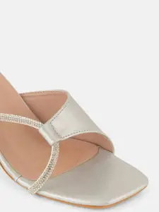 DressBerry Women Embellished Block Heel Sandals