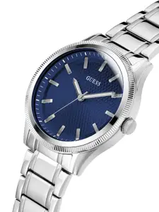 GUESS Men Bracelet Style Straps Analogue Watch GW0626G1