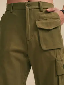 HIGHLANDER Men Loose Fit Cargo Trousers