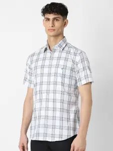 Van Heusen Sport Men Slim Fit Opaque Checked Cotton Casual Shirt