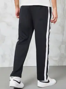 Styli Men Side Contrast Tape Detail Relaxed Fit Jogger