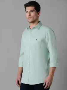 Louis Philippe Jeans Men Spread Collar Solid Cotton Slim Fit Casual Shirt