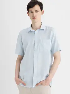 DeFacto Men Opaque Spread Collar Solid Pure Cotton Casual Shirt