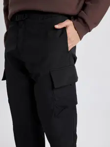 DeFacto Men Solid Mid Rise Regular Fit Cargos Trousers
