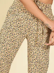 MAYSIXTY Women Printed Pure Cotton Lounge Pants