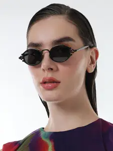 HAUTE SAUCE by  Campus Sutra HAUTE SAUCE by Campus Sutra Women Oval Sunglasses with Polarised Lens