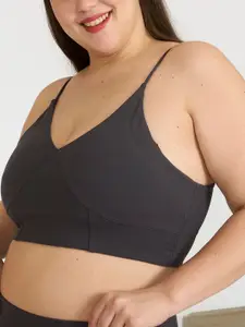 Hunnit Zen V Neck Dry Fit Sports Bra with Medium Coverage