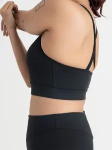 Hunnit Cross Back Round Neck Sports Bra with Medium Coverage