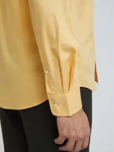 Park Avenue Men Cutaway Collar Solid Cotton Slim Fit Formal Shirt