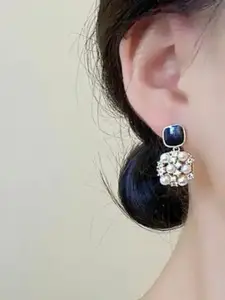 DressBerry Contemporary Stone Studded Earring