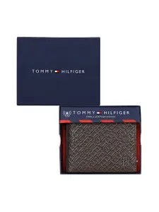 Tommy Hilfiger Men Leather Two Fold Wallet