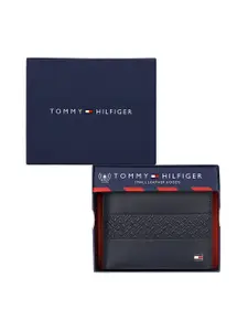 Tommy Hilfiger Men Textured Leather Two Fold Wallet
