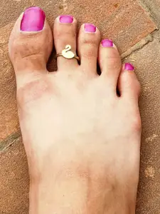 Sangria Pack Of 2 Swan Motifs Toe Rings