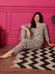 Clovia Women Floral Printed Night suit