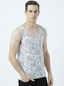 Huetrap Men White Printed Scoop Neck T-shirt