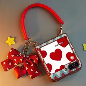 Korean Cute Love Heart Bow Pendant Phone Case with Bracelet Chain for Galaxy 5 6 Z Flip5 Flip6 Flip 4 Back Cover Z250122