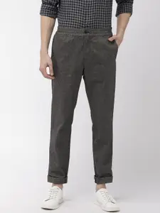 Tommy Hilfiger Men Charcoal Grey Regular Fit Solid Regular Trousers