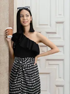 SASSAFRAS Women Black Solid Fitted One-Shoulder Top