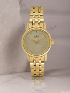 Titan Women Gold-Toned Analogue Watch 2593YM01
