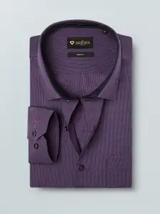 INVICTUS Men Navy Blue & Pink Slim Fit Self Design Sustainable Formal Shirt