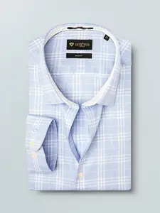 INVICTUS Men Blue & White Slim Fit Checked Sustainable Formal Shirt