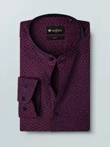 INVICTUS Men Navy Blue & Red Slim Fit Self Design Sustainable Formal Shirt