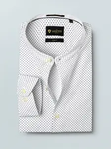 INVICTUS Men White & Black Slim Fit Printed Sustainable Formal Shirt