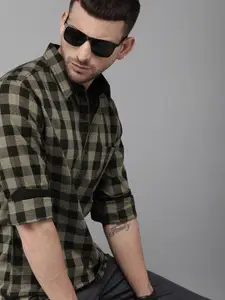 The Roadster Lifestyle Co Men Beige & Black Checked Regular Fit Casual Shirt